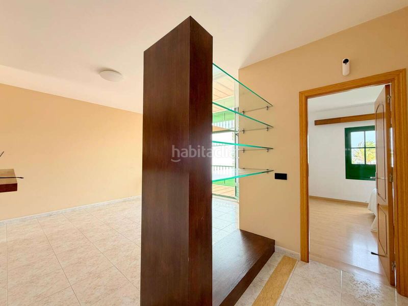 Foto c2528151-55fe-48a9-953f-ea6d850b8447. Apartament amb aparcament piscina a costa Teguise Teguise