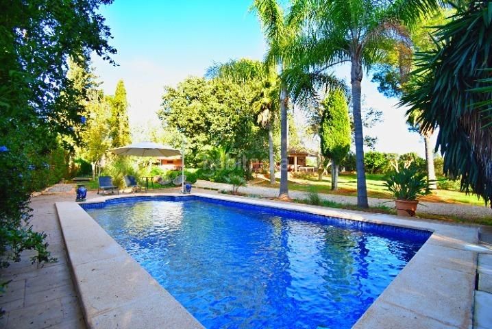 Foto f7bae4c1-118d-426f-87bd-881c71d744a0. Masia amb aparcament piscina a Sencelles