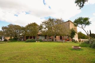 Masia a Establiments. Casa con caracter en establiments