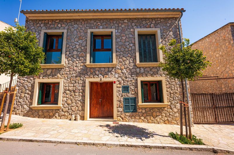Foto a6a4df40-ef74-45d8-a209-4bf07e8efe9f. Casa amb aparcament a Selva