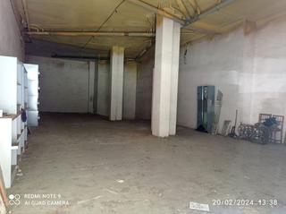 Local Comercial  N/a. Se vende local con 2 escaparates y se pueden hacer vivienda