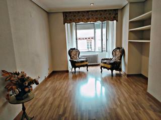 Appartement à Calle del conde de aranda 23. Precioso piso, centro, tres habitaciones, exterior, garaje opcio