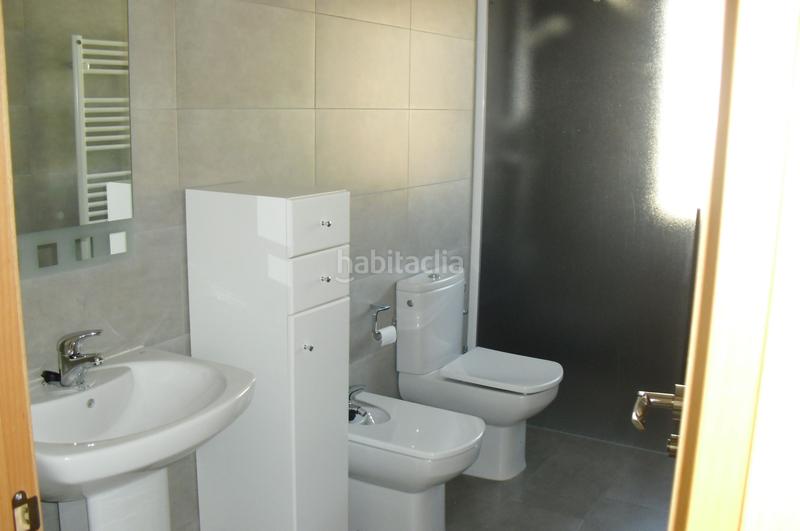 Foto d566ce1d-a344-4749-b75e-2fe96e3a5f13. Pis amb calefacció aparcament a Monzón