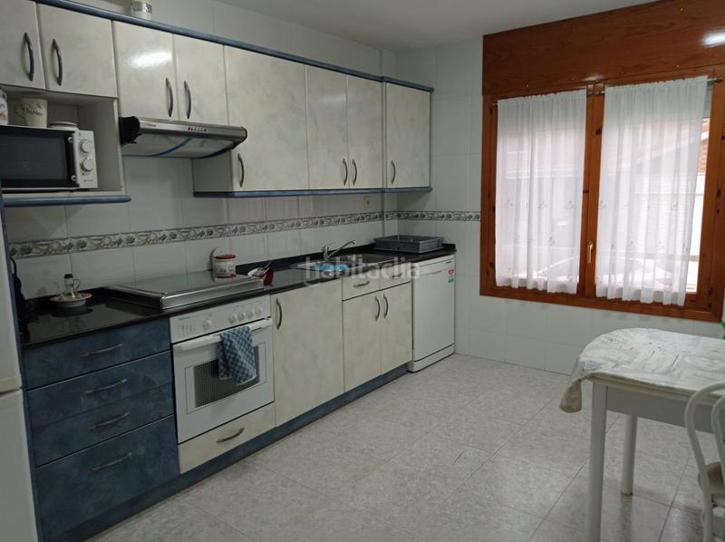 Foto 6d31d6d4-fb8d-4296-a43e-2affcbb0d56a. Casa adossada amb calefacció aparcament a Monzón