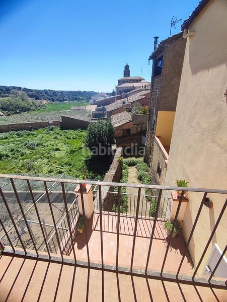 Foto 0ef113d3-05b6-4b25-9cd9-b7544daa1090. Casa adossada amb aparcament a Azlor