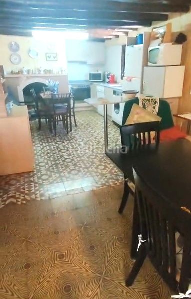 Foto 533ba8c2-3f2e-490e-8dd8-04314ddaf470. Casa adossada amb aparcament a Azlor