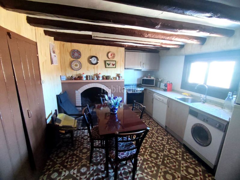 Foto 8a434b89-22f5-4a5c-86c1-ed34ab432053. Casa adossada amb aparcament a Azlor