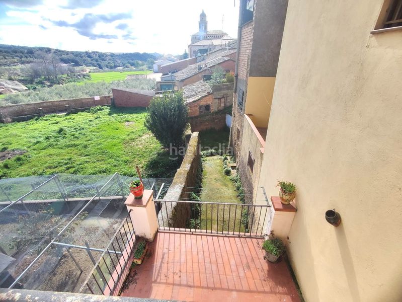 Foto 8b46e850-1c45-4a69-924a-bbf53543f499. Casa adossada amb aparcament a Azlor