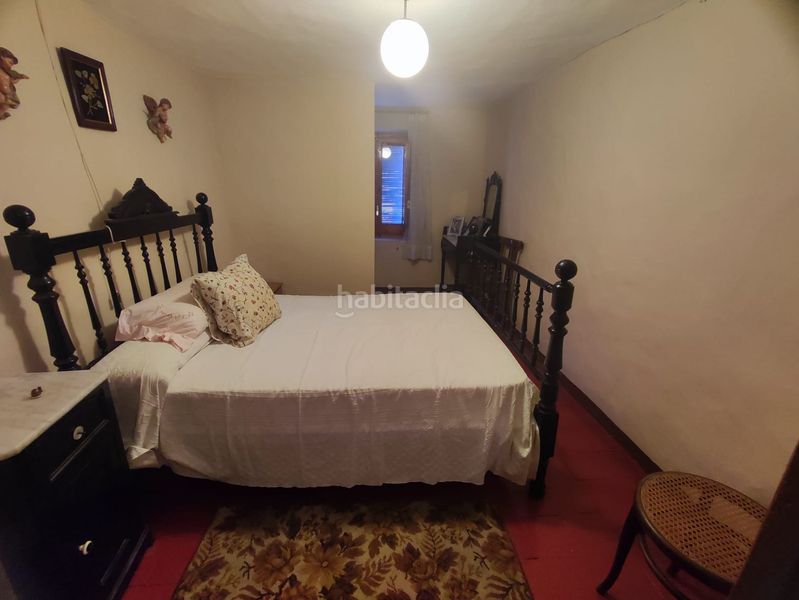 Foto 9a4339a8-910e-4972-b422-bc1ea577b761. Casa adossada amb aparcament a Azlor