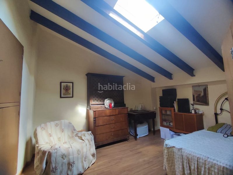 Foto a2d75a3c-de1c-41b9-9403-935c17961a88. Casa adossada amb aparcament a Azlor