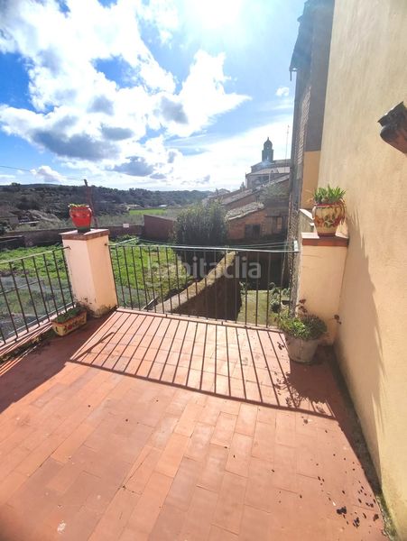 Foto baf599e7-0375-4dbc-adbf-12c36ad4f7af. Casa adossada amb aparcament a Azlor