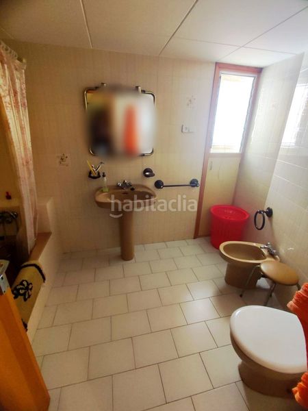 Foto c296b9e7-5b30-4738-988b-6a734a26c71f. Casa adossada amb aparcament a Azlor