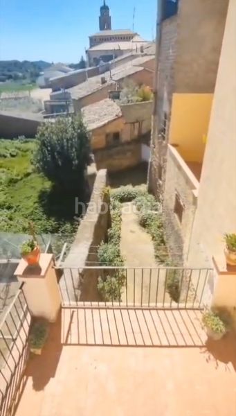 Foto fffec2d8-1d7d-4c64-8942-7daca4d77aa9. Casa adossada amb aparcament a Azlor