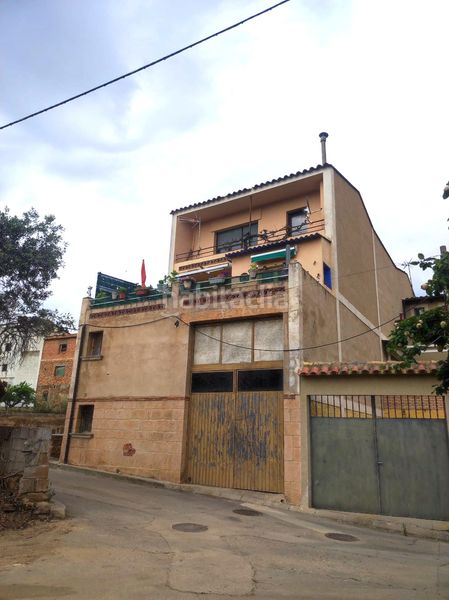 Foto 0ed8d1be-8257-4007-aae3-4f11b1fd5716. Casa aparellada a Azlor