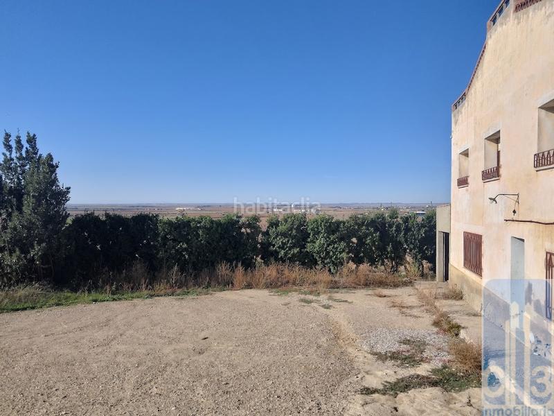 Foto d25c9413-64e4-40e8-b942-578b002d7811. Masia amb aparcament a Altorricón