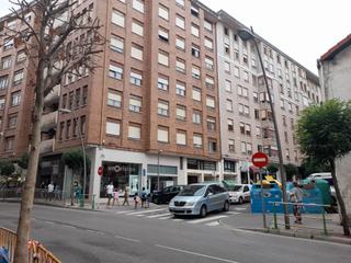Parking coche en Calle eladio laredo 5