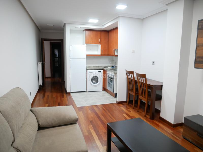 Foto 3f8a051b-8853-4354-a909-bb75cdfc4885. Appartement in avenida de pando 9 in Milán - Pumarín Oviedo