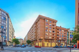 Aparcament cotxe a Oviedo - calle lópez del vallado 11. Buscas una solución definitiva al aparcamiento en una de las zon