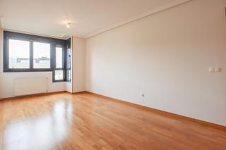 Pis  Oviedo - calle san melchor garcía sampedro 55. Magnífico piso con vistas y ubicación inmejorable  189.000eur de