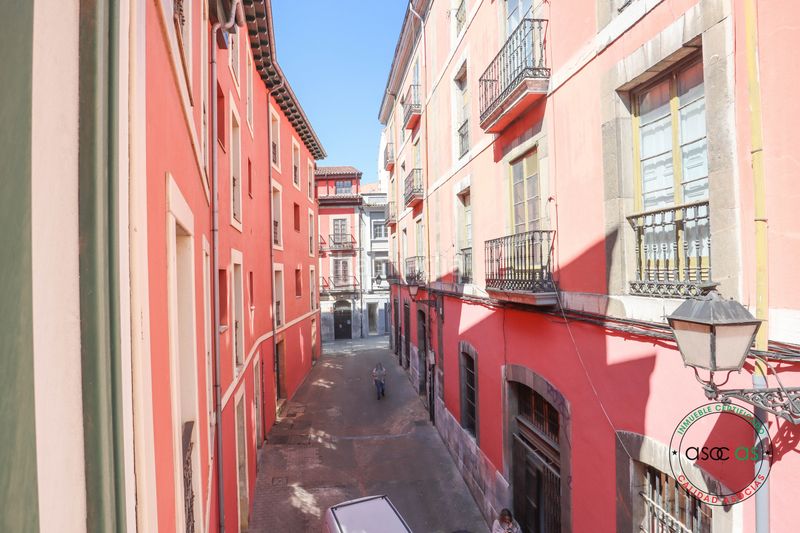 Foto 7dbcbbb9-d6f9-4578-96b1-129fc1e92828. Edifici a Casco Histórico Oviedo