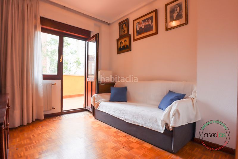 Foto e11c7a63-a457-45e9-a1f1-6743d440879c. Pis amb calefacció aparcament a El Postigo Oviedo