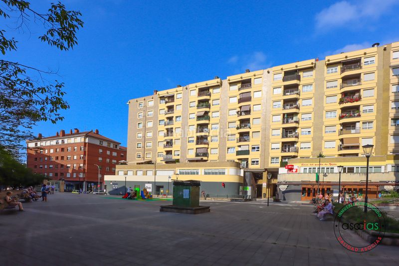 Foto bc961ea3-3a67-4c80-bc03-a4e477ce48bb. Pis amb calefacció aparcament a Centro Gijón