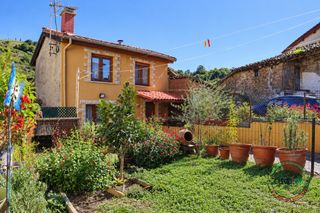 Casa  Sama - cs pieces,les 6. Casa independiente reformada con jardín y terreno