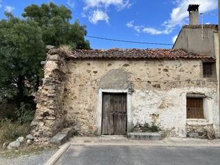 Casa a Trescasas. Casa de pueblo con patio - suelo urbano consolidado en venta en