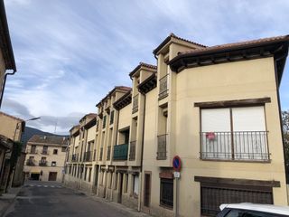 Geschäftsraum in El mayo 19. Local comercial  almacén en venta en navafría segovia  beneficio