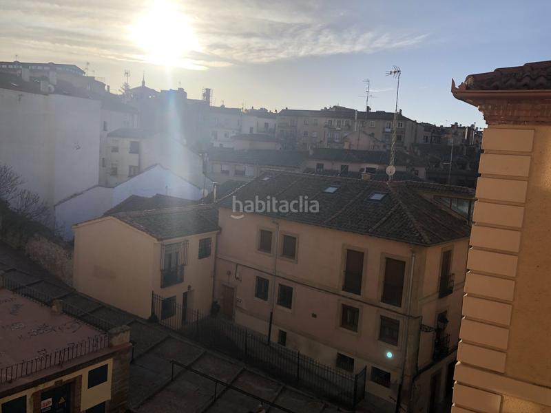 Foto f8d21e25-c128-4758-8dac-71e07e5a213c. Dúplex piso dúplex en venta Centro beneficios y virtudes la situación, a 5 minutos andando al acueducto o a la plaza mayor. l en Segovia