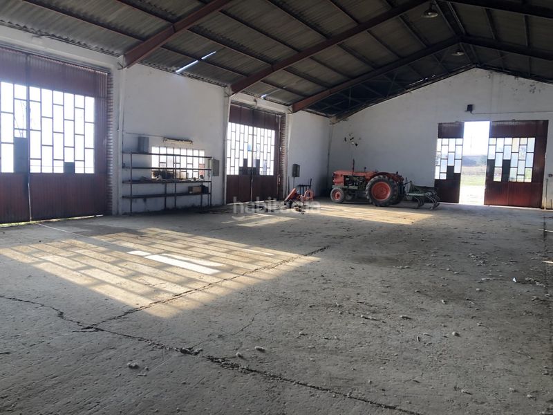 Foto 8b9f93dd-8ede-4f06-b147-e1bcf7e3c17a. Industrial building in Santa María la Real de Nieva
