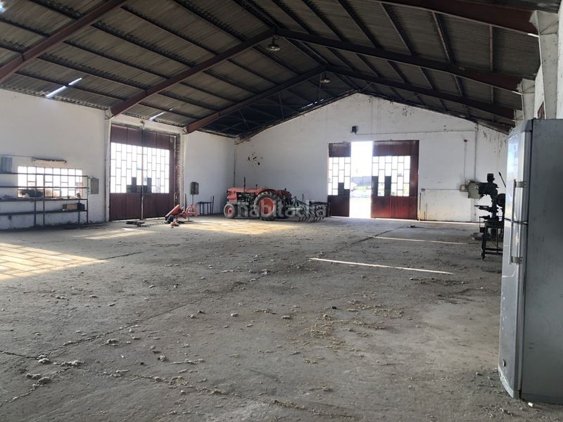 Foto c1567d8b-e3fd-4014-8e22-fd3584eee557. Industrial building in Santa María la Real de Nieva