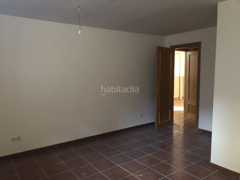 Foto 00971b3e-97d5-4454-ad1a-f33bd86da81c. Casa adossada amb calefacció aparcament a Lastrilla (La)