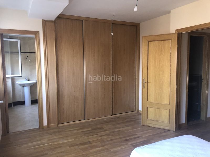 Foto 50e6dfb1-ad09-4c70-bfe8-a01c51d6ffd2. Casa adossada amb calefacció aparcament a Lastrilla (La)