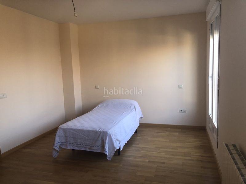 Foto a0fdb6f6-c439-45b6-a025-45740fc9f075. Casa adossada amb calefacció aparcament a Lastrilla (La)