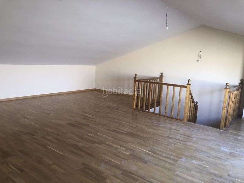 Foto c5a3a9e2-2f7d-44a7-88e2-5d8d57b58801. Casa adossada amb calefacció aparcament a Lastrilla (La)