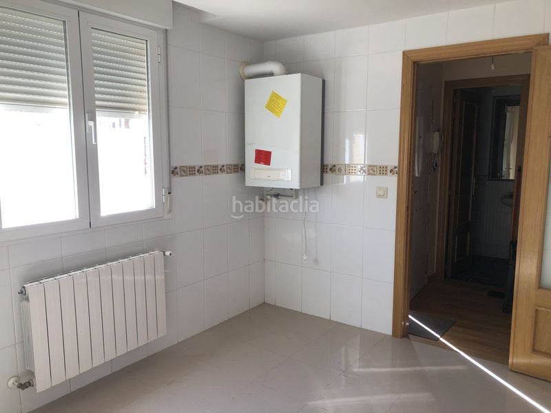 Foto e06c9158-d804-45a6-b43b-06ae7767acb6. Casa adossada amb calefacció aparcament a Lastrilla (La)