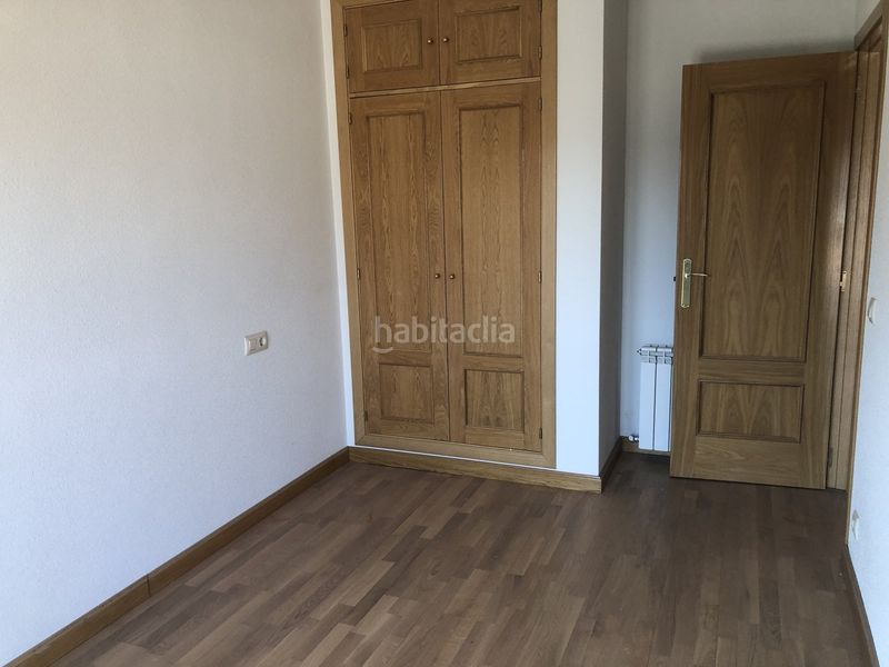 Foto 2d3ea9a3-91c7-4e1e-b43c-b6f8802e851b. Casa aparellada amb calefacció aparcament a Lastrilla (La)