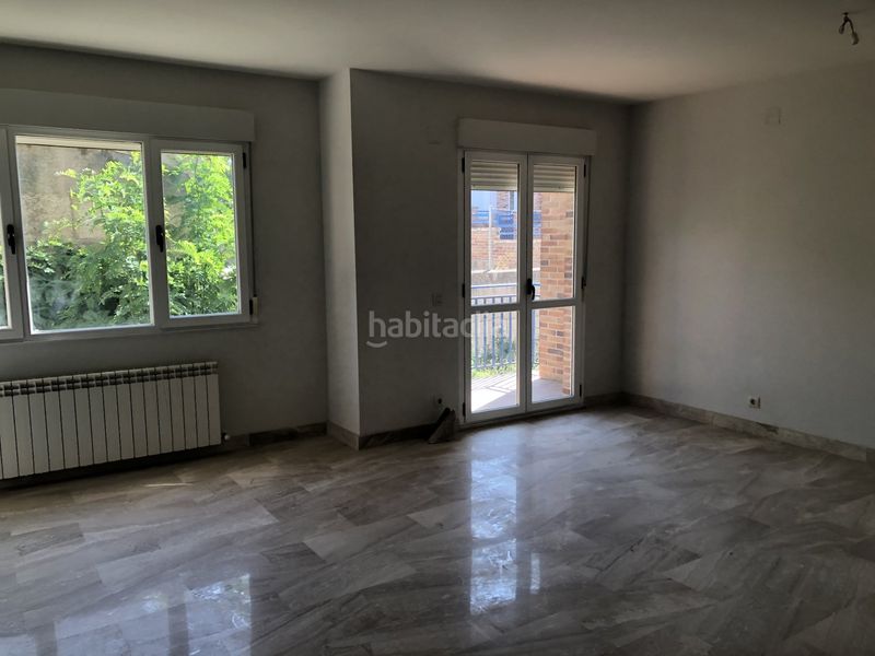 Foto b2896760-10bc-4e4a-881e-2bc8f75c2dfc. Casa aparellada amb calefacció aparcament a Lastrilla (La)