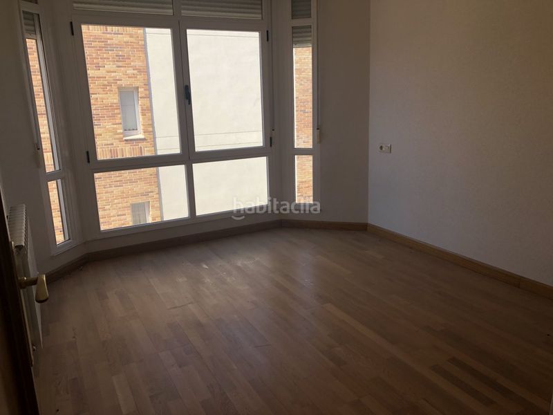 Foto be1dfecc-c846-4157-989e-cd40c8ac495e. Casa aparellada amb calefacció aparcament a Lastrilla (La)