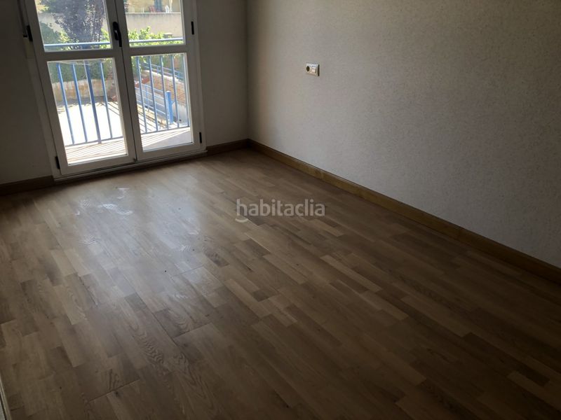 Foto c8cf66b0-8f83-4f75-8a5e-9997ed67a7a7. Casa aparellada amb calefacció aparcament a Lastrilla (La)