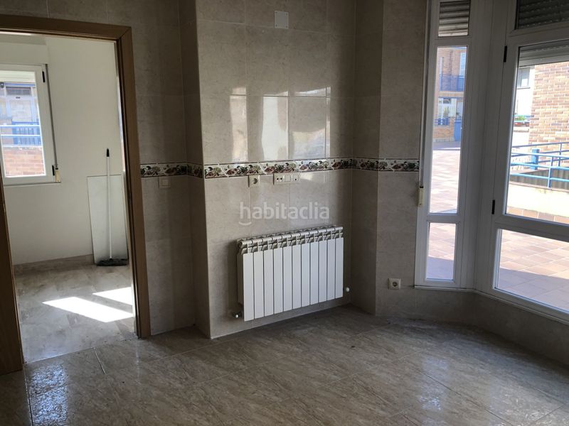 Foto ee9b5335-066d-4685-b91c-400896b32226. Casa aparellada amb calefacció aparcament a Lastrilla (La)