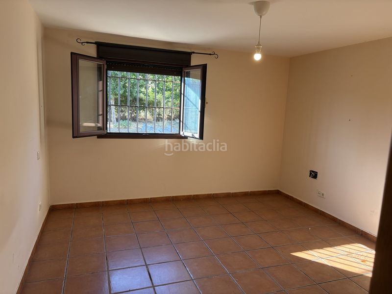 Foto 8a1052ff-a4c6-4e03-bb61-07015be02ef7. Casa amb aparcament a Hontanares de Eresma