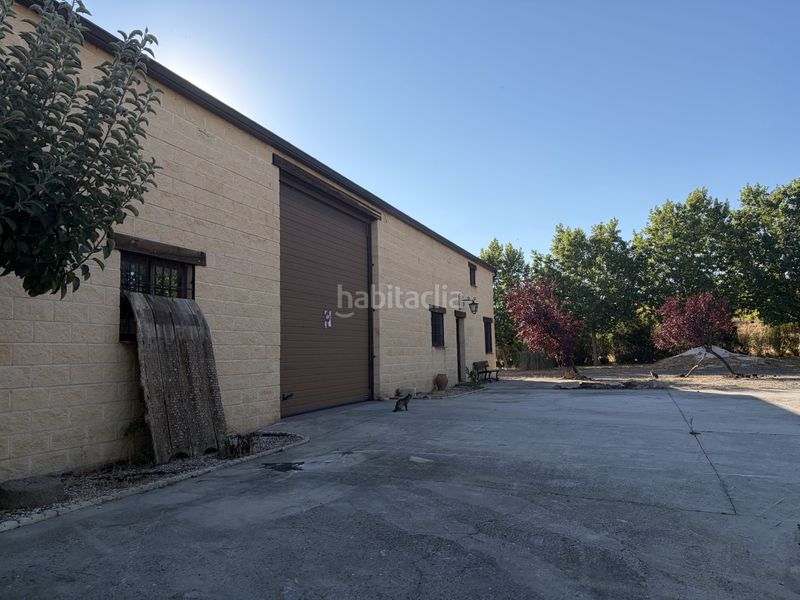 Foto a846b868-7186-431c-ad5b-15fac3d306f2. Casa amb aparcament a Hontanares de Eresma