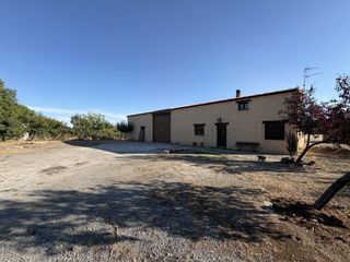 House in Hontanares de Eresma. Casa  nave con terreno en venta en hontanares de eresma segovia