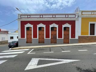 Haus in Plaza de san isidro 13. Casa en san isidro con fachada a 3 calles