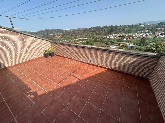 Foto a73d6188-6750-4c28-8a02-53dfdb4d2cf2. Casa adossada amb xemeneia aparcament a Los Castillos Arucas