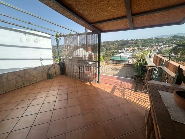 Foto bf80a207-5aad-41b8-8d41-e9377a11d195. Casa adossada amb xemeneia aparcament a Los Castillos Arucas