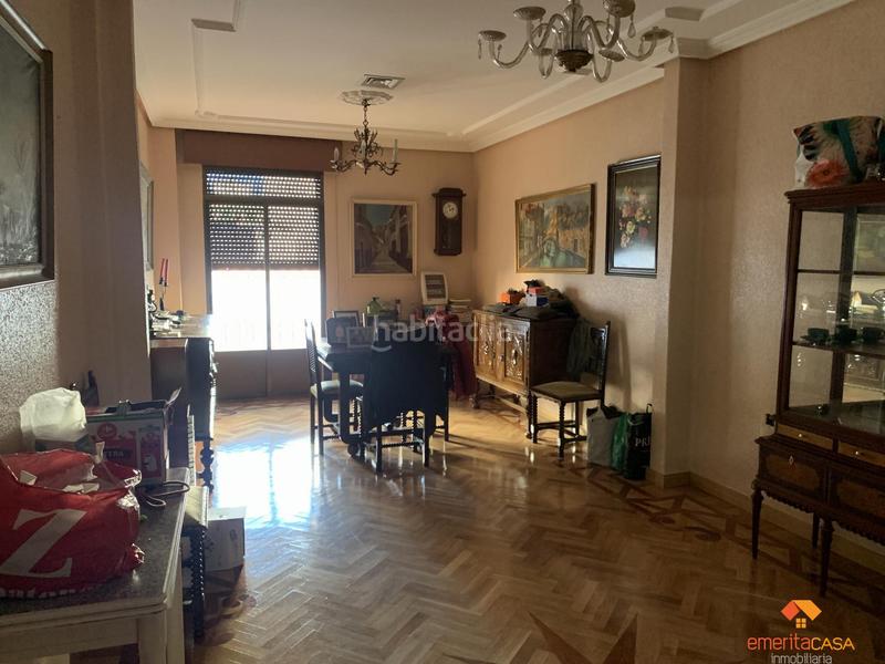 Foto 5fbe28f4-4c0e-4a2f-8cfc-b9429c2dc94b. Edificio  en Almendralejo