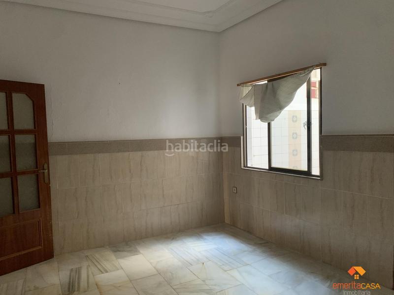 Foto 88045f0f-b627-495c-8cb9-ee308804b49d. Edificio  en Almendralejo